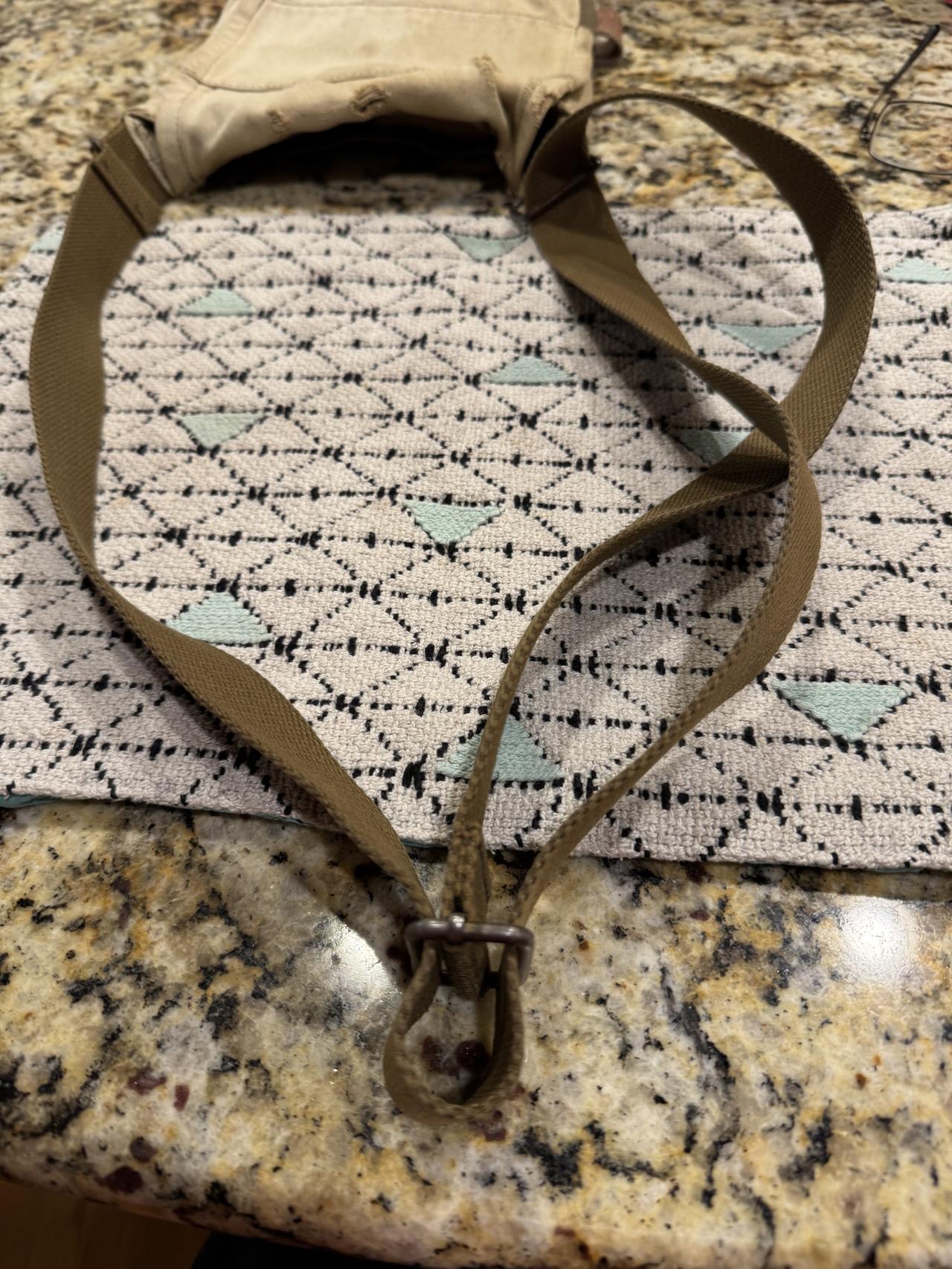 拓扑没学好，这包带也不知怎么会变成这样，如何能绕顺过来？  在线等，挺急的