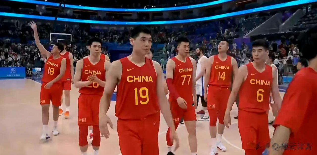 中国男篮这次亚运会打得最压抑三位球员：

❶王哲林：作为中国男篮的重要内线球员，