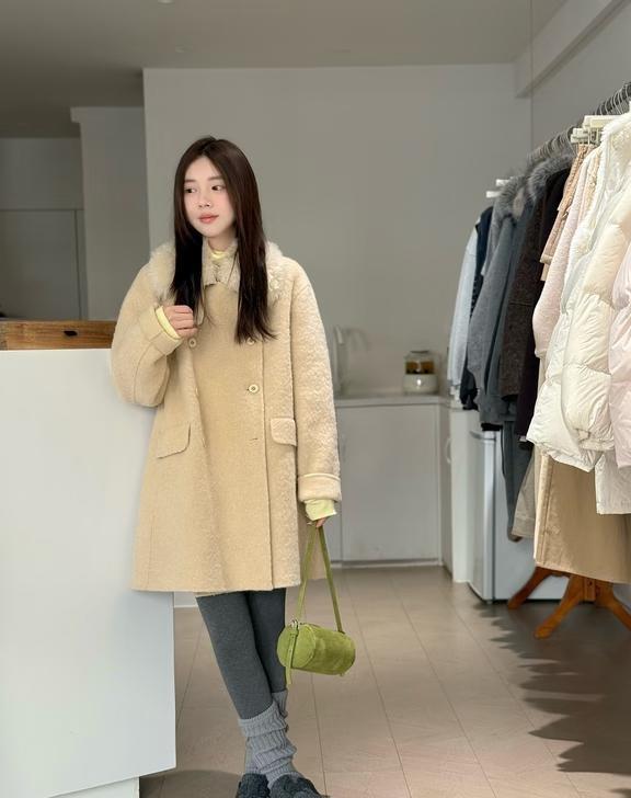 跟着赵露思学穿搭
跟着赵露思学穿搭