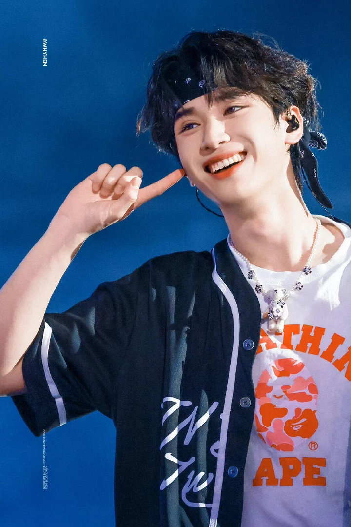 严浩翔新歌战报全是第一 17秒999+，33秒9999+，11分钟破百万评论。这