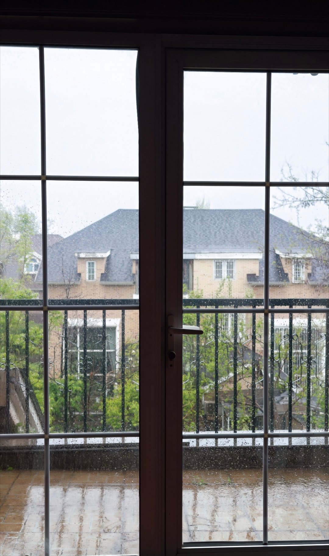 回家真好啊，北京这雨下的，感觉自己在南方，还能在家待40个小时…… 北影节 年年