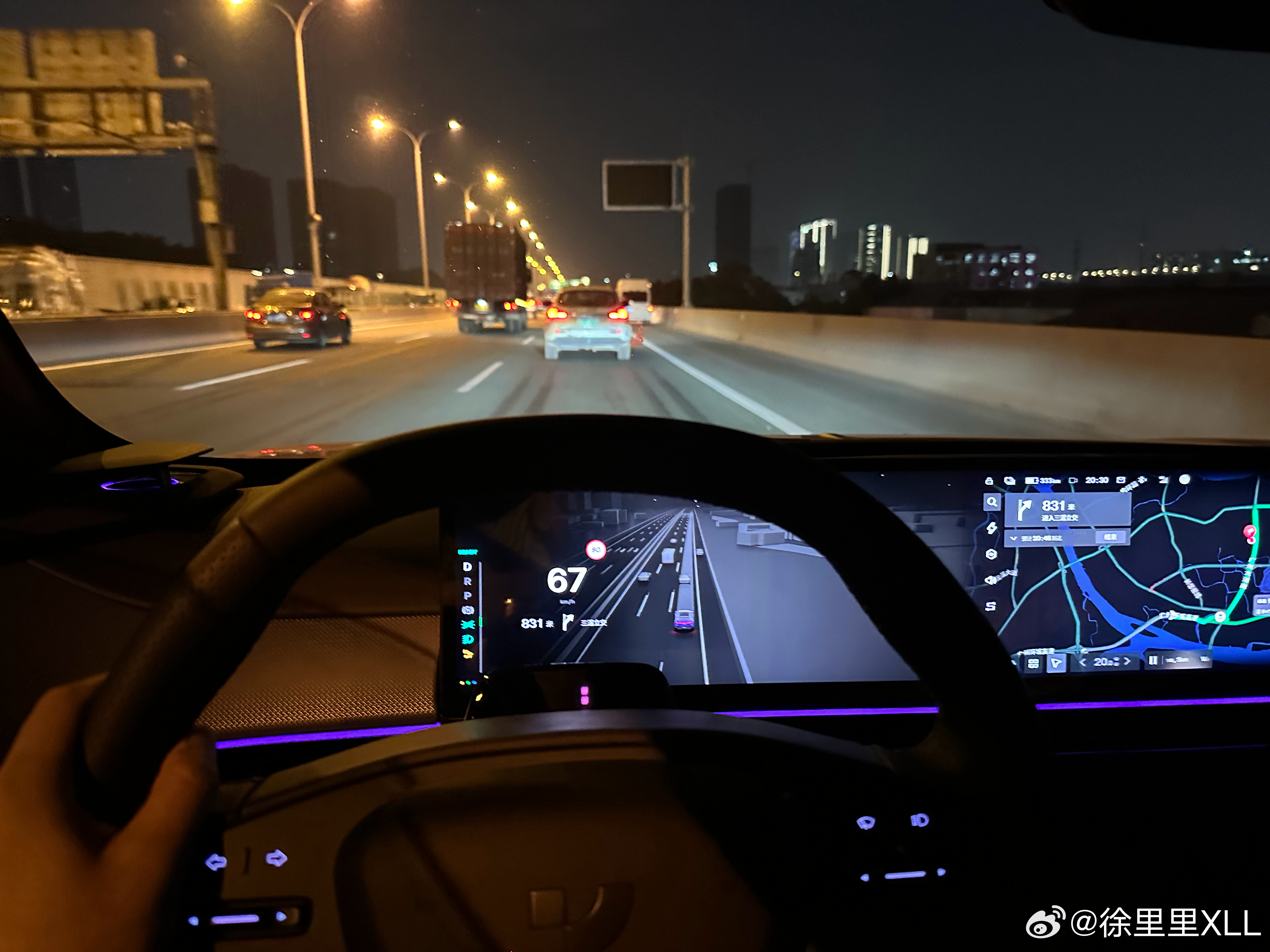 翻相册，翻出了之前试驾极越01的照片。时至今日，我依然觉得极越不冤。当时全网的博