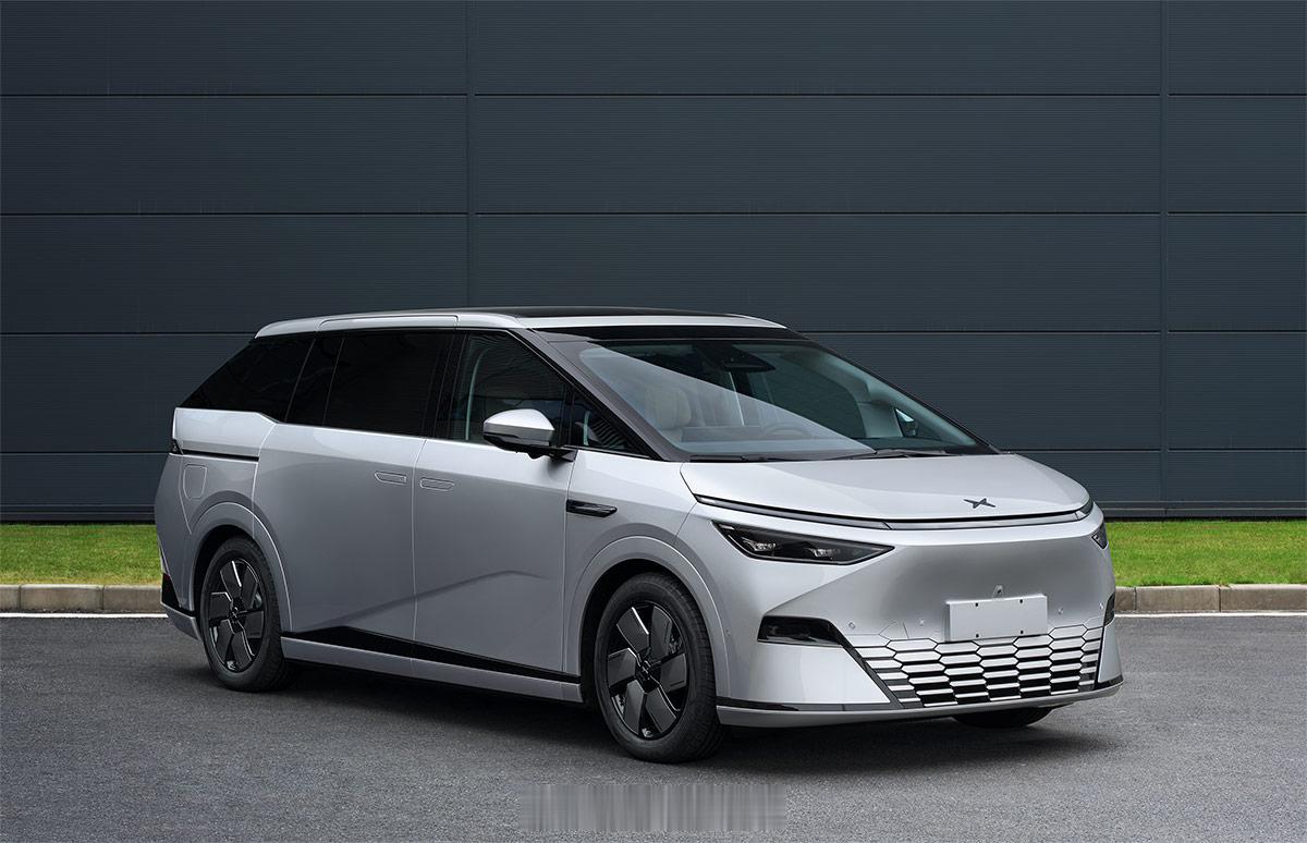 小鹏X9改款今天也上线工信部了，就此G6/G9/X9年款全部申报完毕看选配的前脸