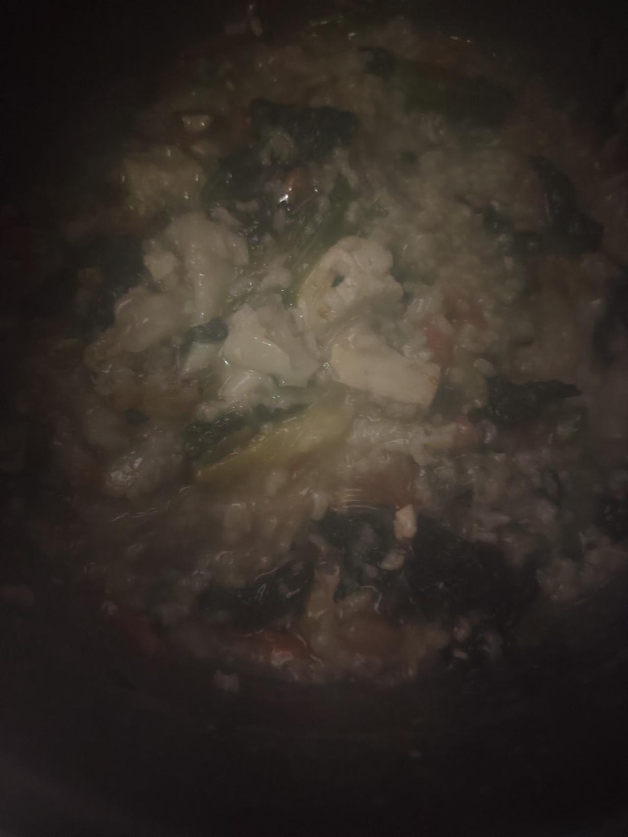 你家的腊八粥，是不是也这样——  
红豆泡得发胖，薏米倔强地不肯软，桂圆干缩成小