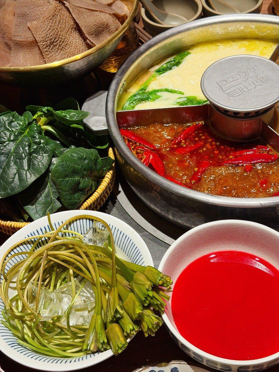 西安生活 哇哦！咱东郊人以后炫火锅吃宵夜又有新地方辣✨巴奴毛肚火锅✨再冷漠的人应