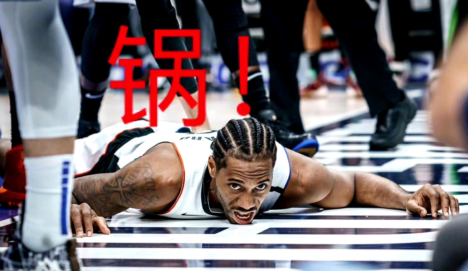 快船主场93-96不敌独行侠，总比分来到1-1。赛后，评论员徐静雨发文批评快船队