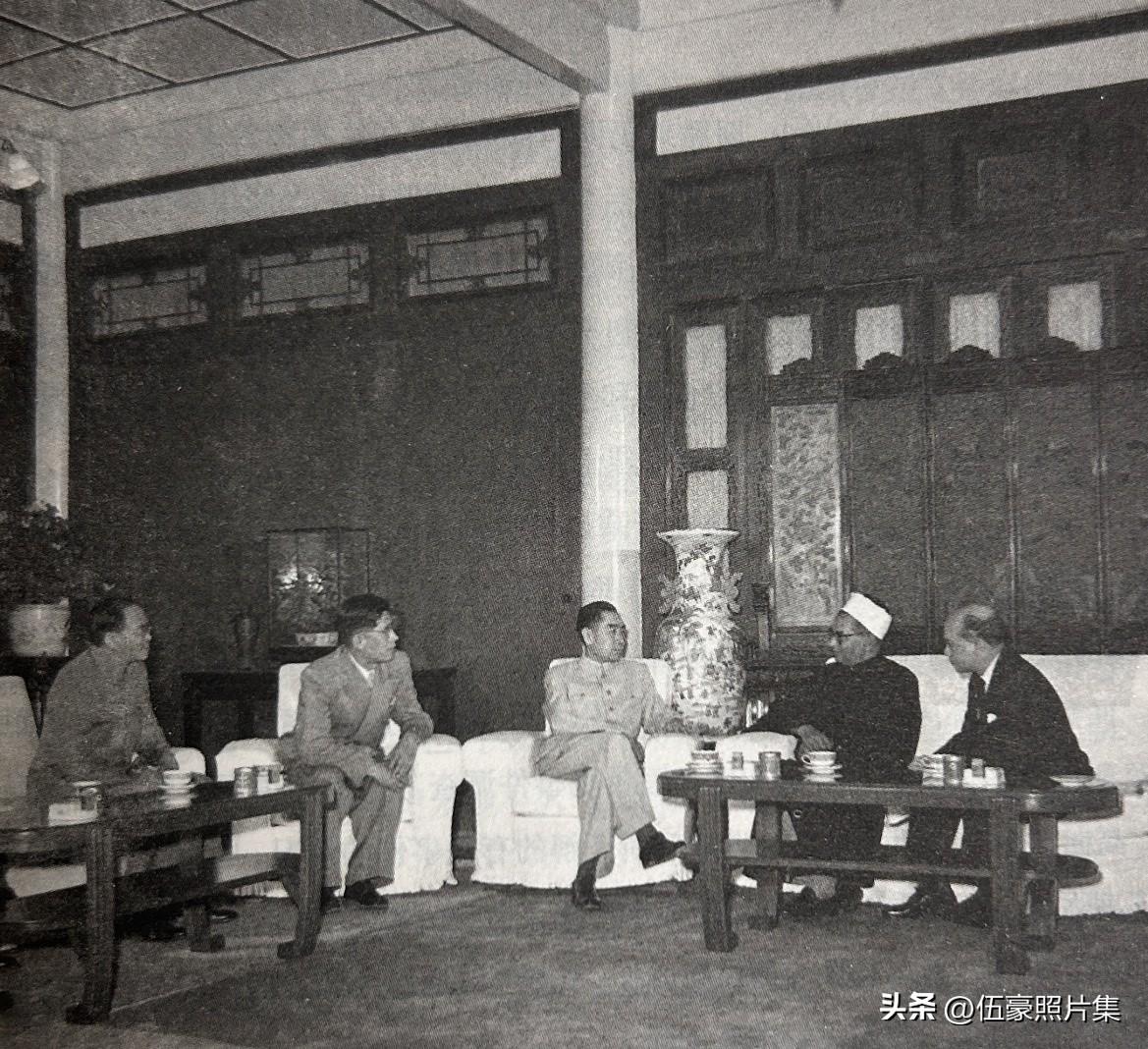 1955年5月16日，应我国政府出席亚非会议代表团邀请前来我国访问的埃及政府宗教