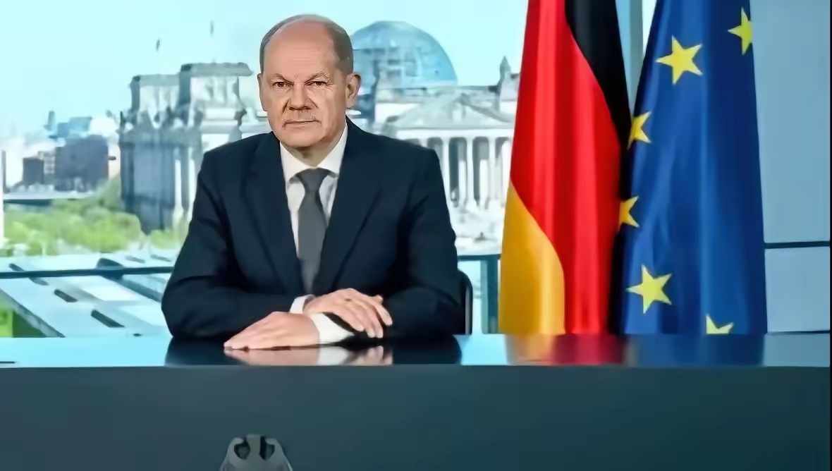 德国政府面临垮台危机。俄罗斯和乌克兰打了近一千天，乌克兰政府没垮台，俄罗斯政府越