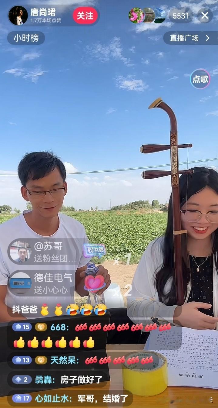 这个暑假，唐尚珺带上他的小伙伴去了甘肃民勤，去那里不是为了游玩，而是为了直播带货