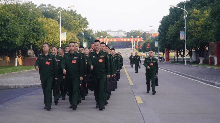 菲律宾很头疼，没招了。7月26日，中国解放军南部战区官宣，星期天解放军南部战区继