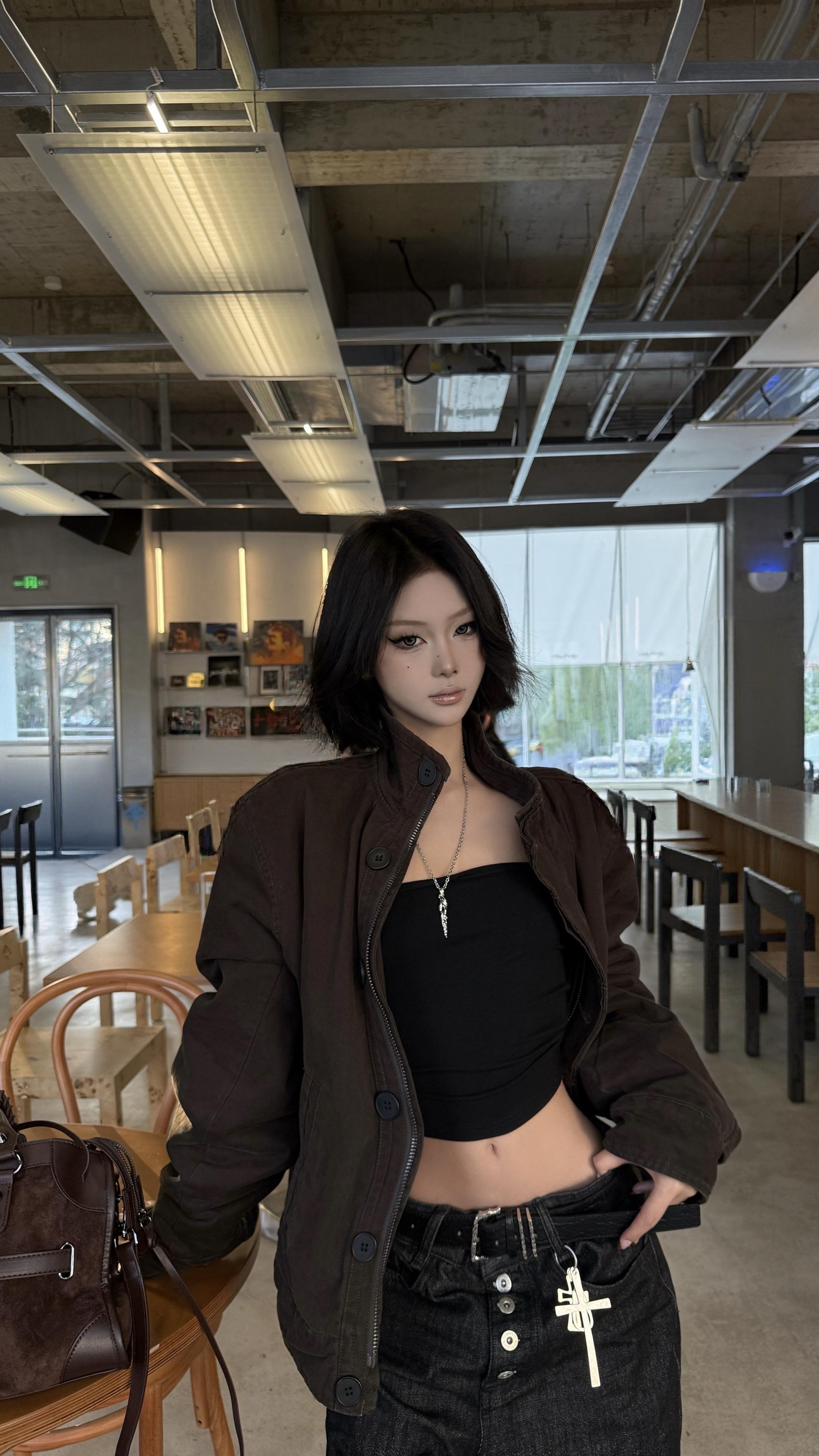 好久不见 还在偷别人图ai换脸假装是自己的自拍吗