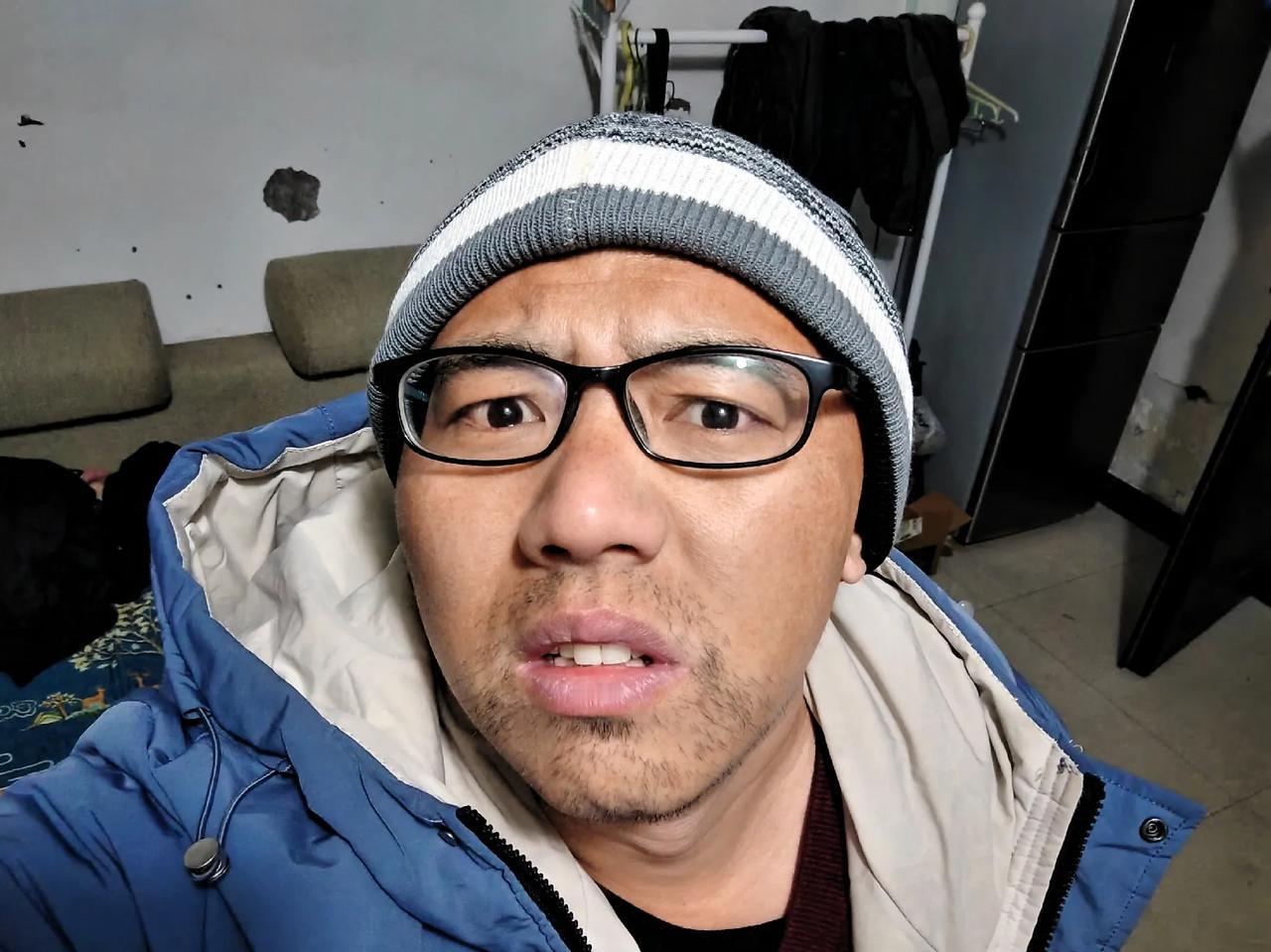 我们一家四口都是抑郁症，家庭氛围太压抑了，怎么办？我父母早就离婚了，按理说他俩已