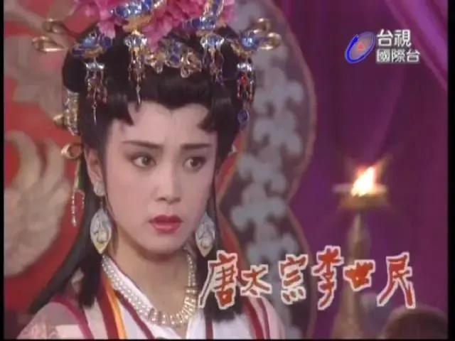 沉鱼落雁 闭月羞花 美得无处藏
人在身旁 如沐春光 宁死也无憾
国色天香 任由纠
