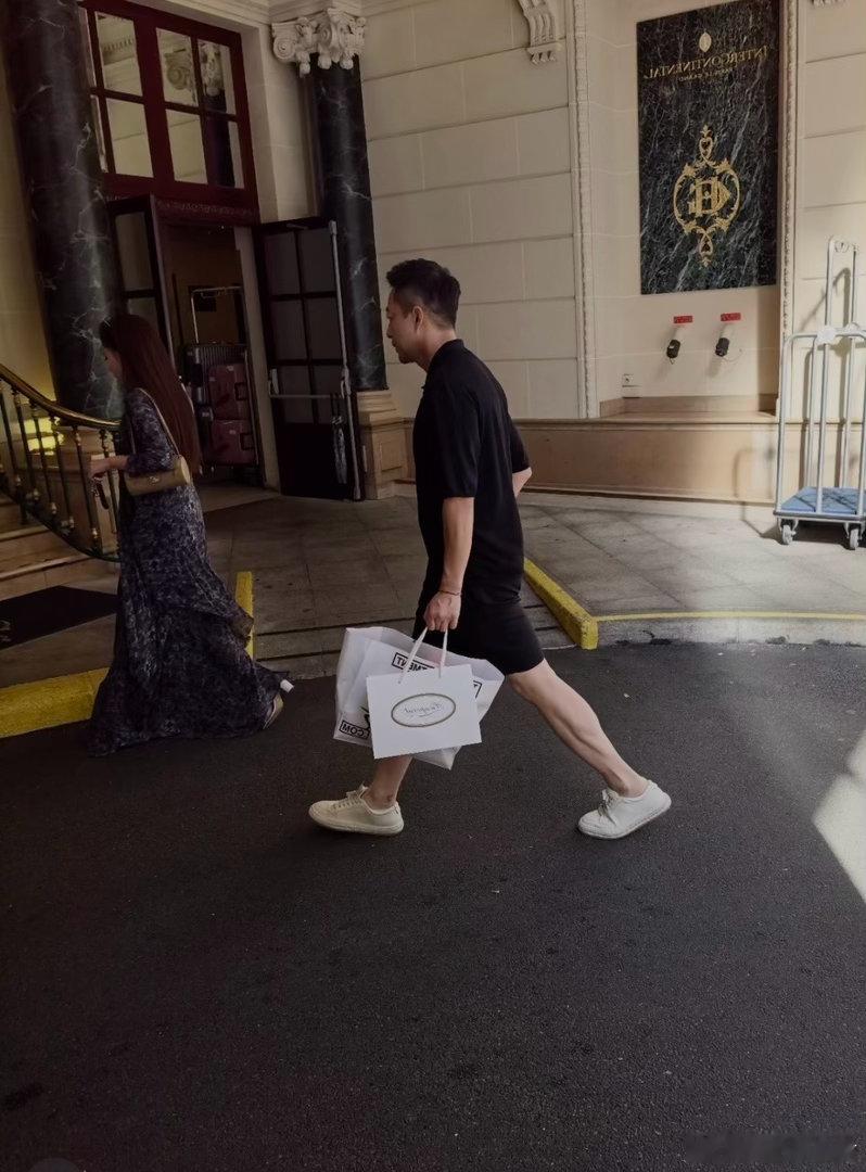 马筱梅汪小菲法国购物 ​​​