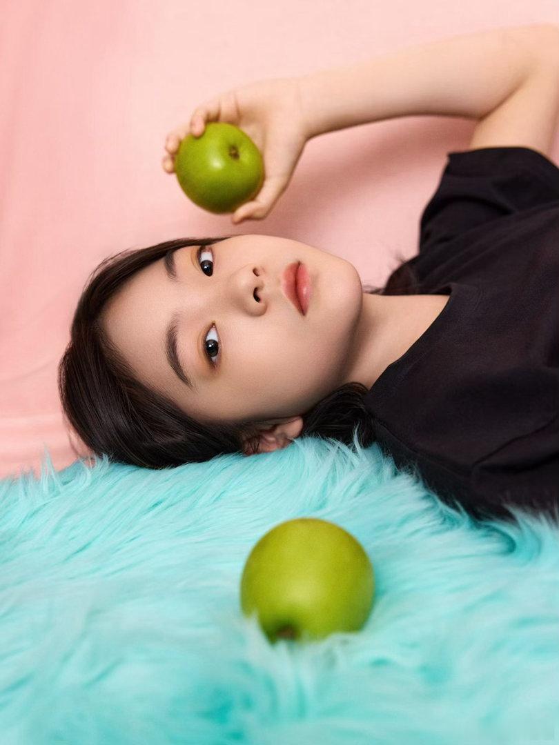 杨恩又甜妹脸的物理伤害杨恩又甜妹脸杨恩又自带buff的甜妹长相，脸型流畅幼态感十