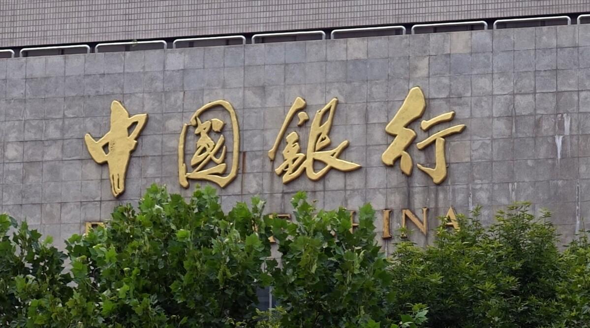 哎哟，最近很多人都在炒股，一看别人赚钱就眼红，我也忍不住想试试。我得提醒大家，炒