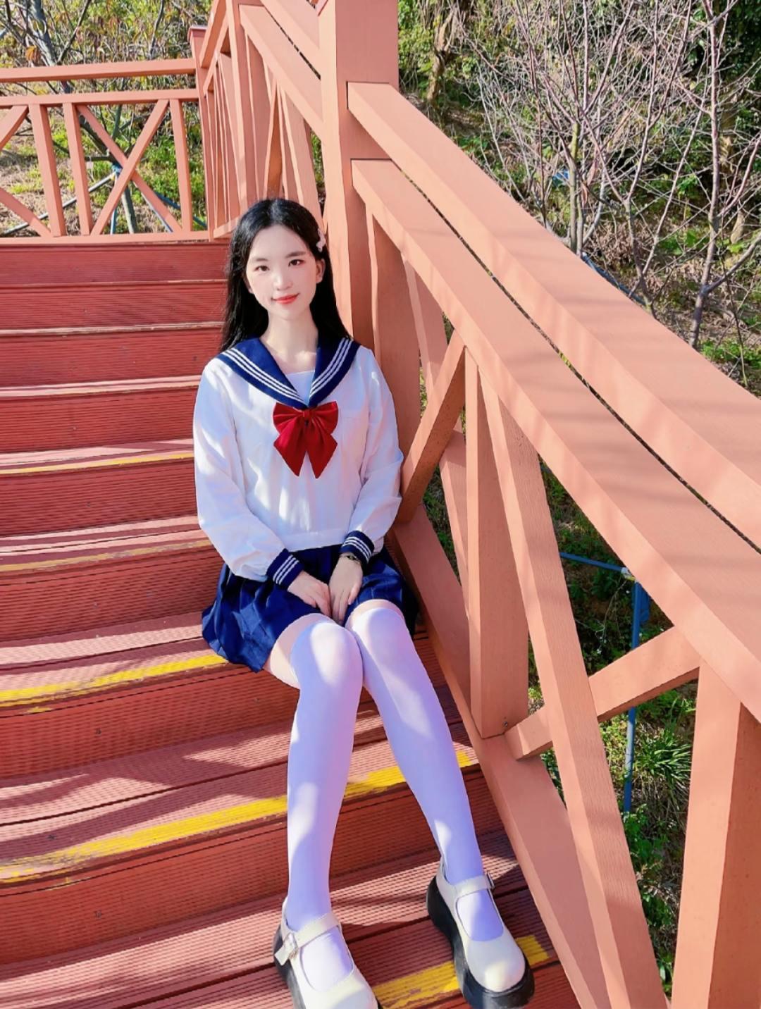 如果只是向往，那么远方依旧是远方，所以出发吧~袜子穿搭 黑丝 jk 小腿袜