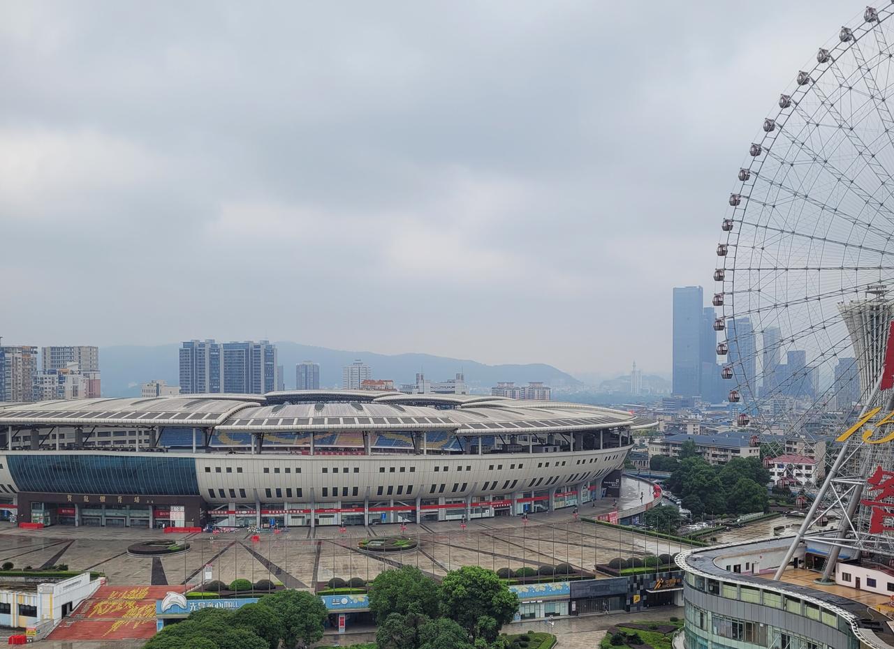 同样的南方，昨天今日长沙比上海、南京凉快多了，而北京更爽，每天最低温度8月份早就