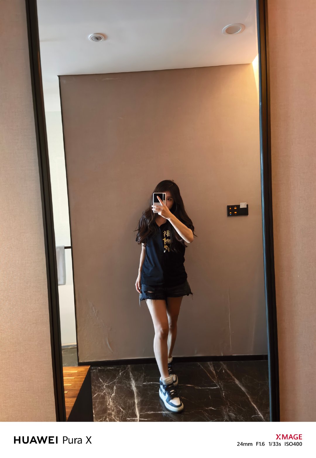 坦克500送的新衣服。穿在我身上挺好看，穿在你们身上不一定好看，所以这衣服就不抽