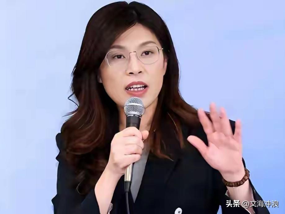 郑丽文的话
有点变调
郑丽文说
我追求的是
两岸百年和平
两岸没有战争
至于统一