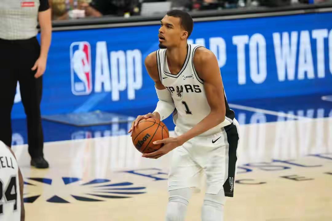 NBA新赛季MVP榜单大预测--变数不小！
赛程公布，万事俱备，新季大奖，当属M