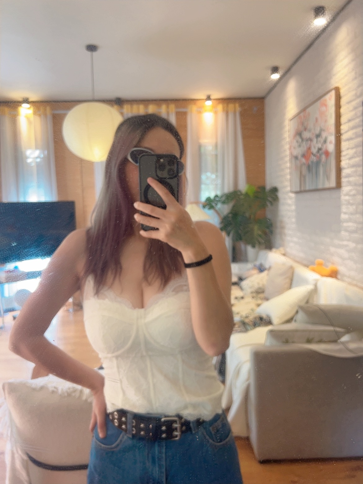 明天和后天去丽江的音乐节终于可以把衣柜里的吊带拿出来搞穿搭感觉需要找一些配饰出来