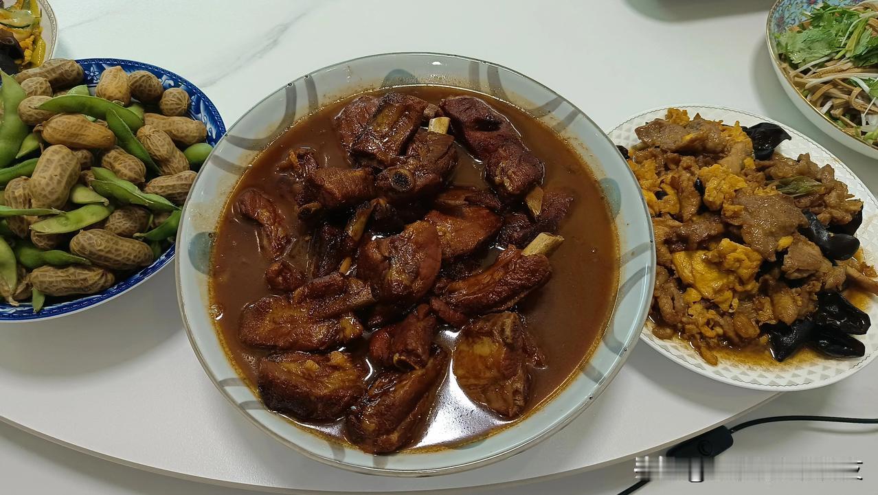 天津人炖排骨还是相当有一套的！[呲牙][笑哭][耶]这句要用天津话拉长声音说！味