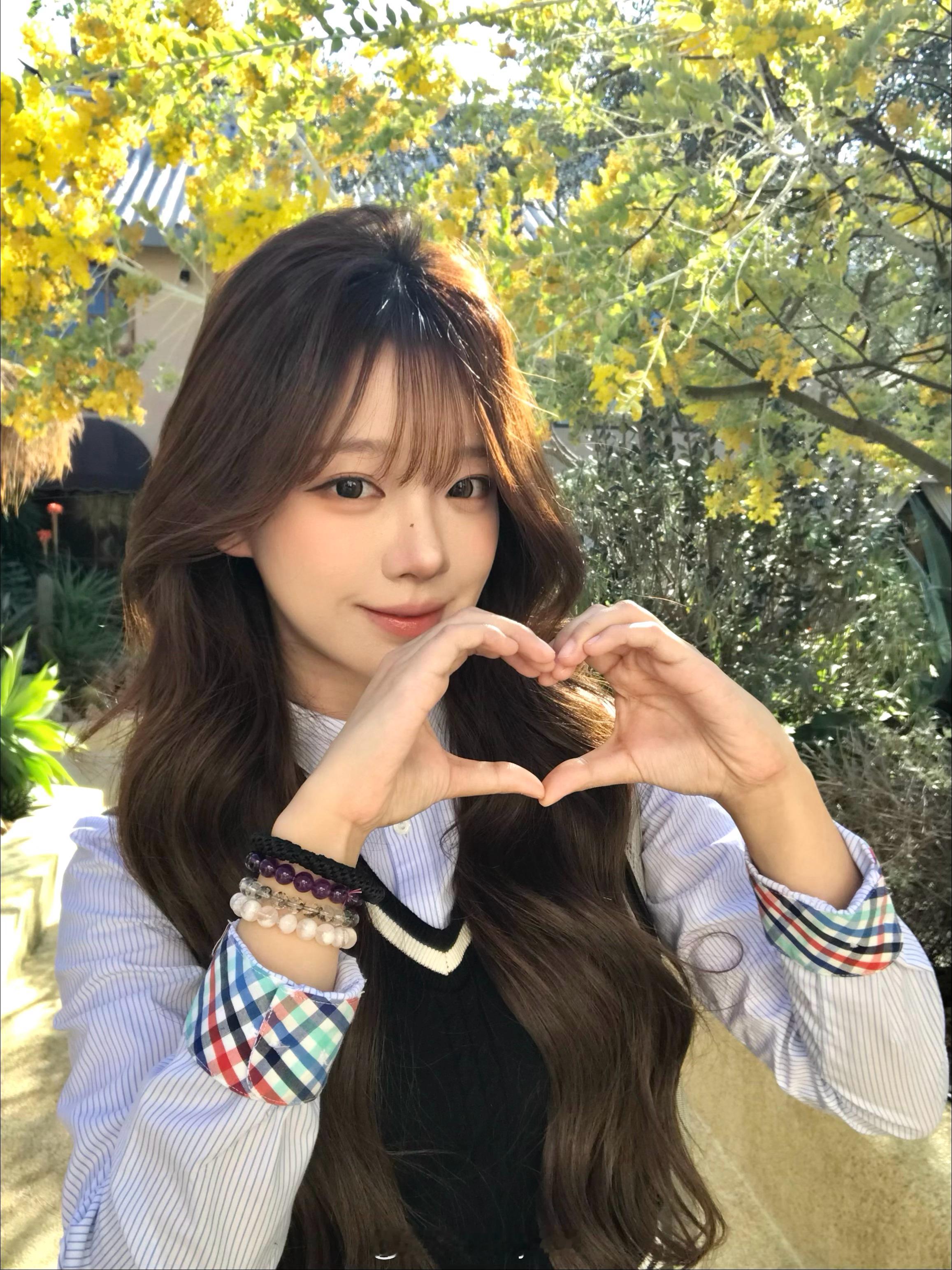 最爱穿校服的小蒙 手又要被晒黑了 