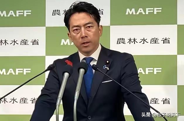 演上瘾了！小泉进次郎拿小册子卖惨扮受害者，亚洲谁被坑过心里门儿清。

一本安保小