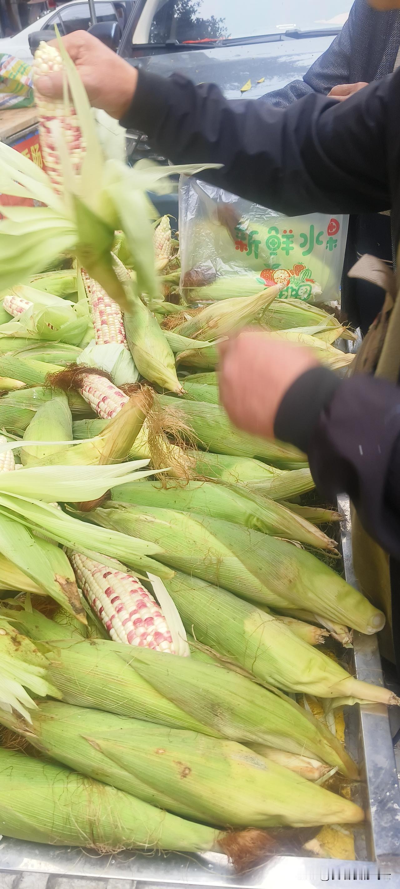 这是一种很甜的又嫩又糯的甜玉米，口感好，直接煮着吃，有清热清肺的功能。

由于卖