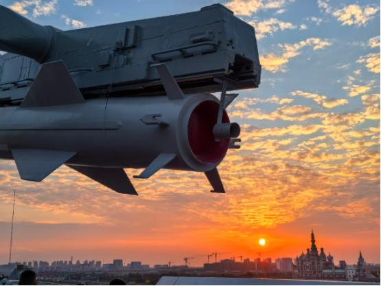 今年4月美国贸易代表办公室就跳出来，说要对中国的海事、物流和造船领域搞所谓的30