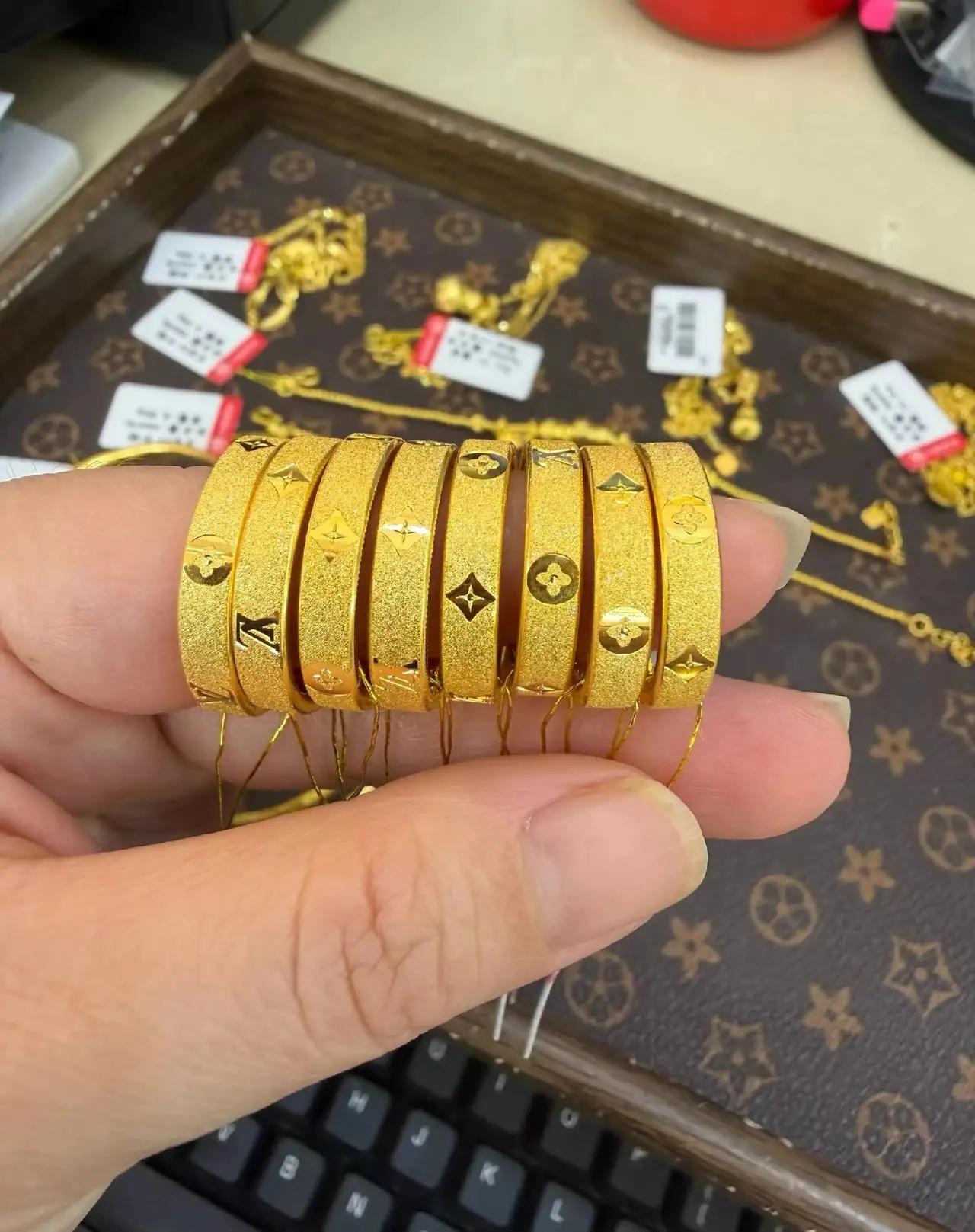 太炸裂了！“掺假黄金”骗了70多家金店
999足金项链回收第2天纯度降为70%