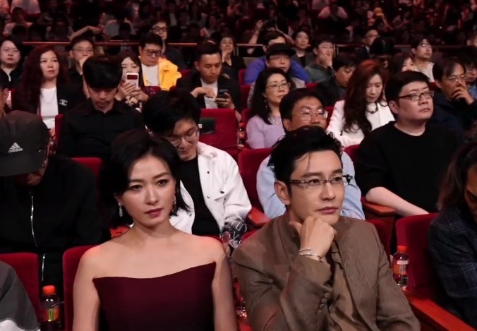 黄晓明万茜同框快点来一个双强本子！！这俩的气场感觉马上就能杀出一个大裂谷来 