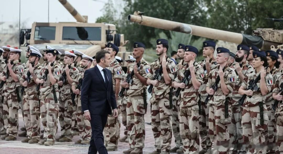 外媒：法国总统马克龙在阿布扎比与法军共度圣诞节时宣布：“根据最近两项军事规划法案