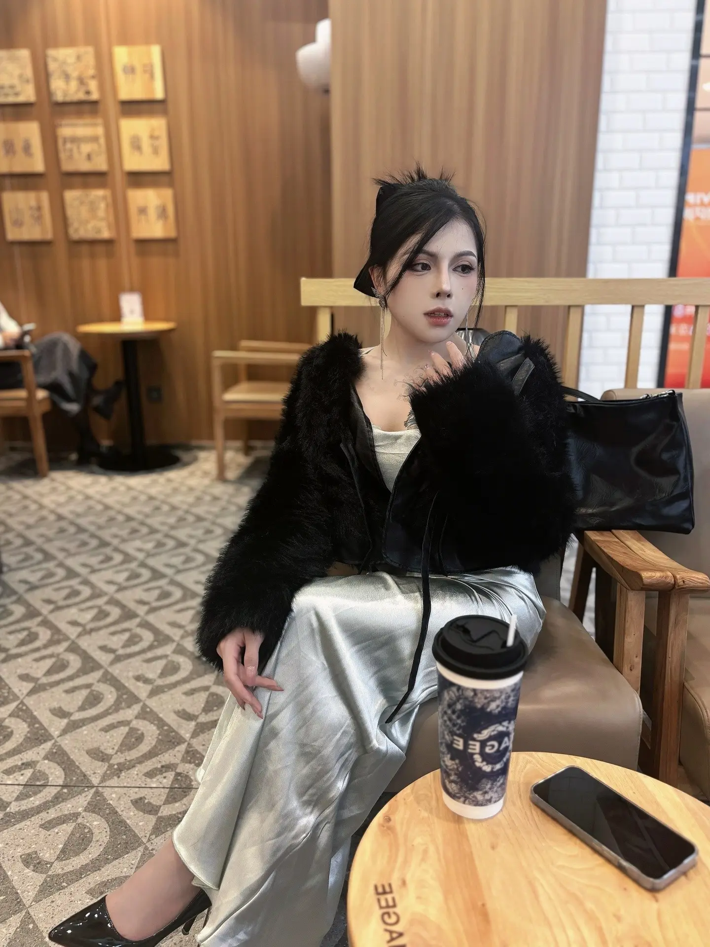 盯着我看的时候 是觉得我好看还是好骗