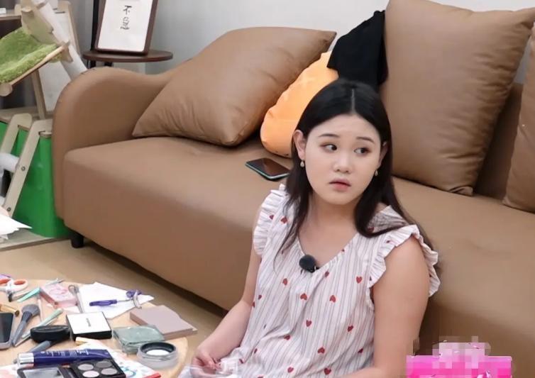 《我家那闺女2026》里，张家齐和母亲的一段对话，让无数观众沉默。车厢里没有争吵