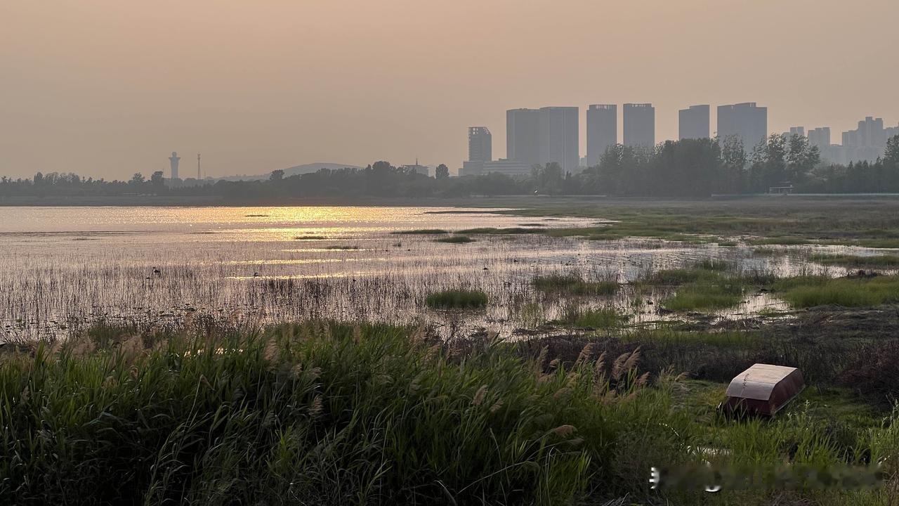 突然发现，平顶山白龟山水库的水位上涨了。图中位置是水库西部，原来这个位置基本看不