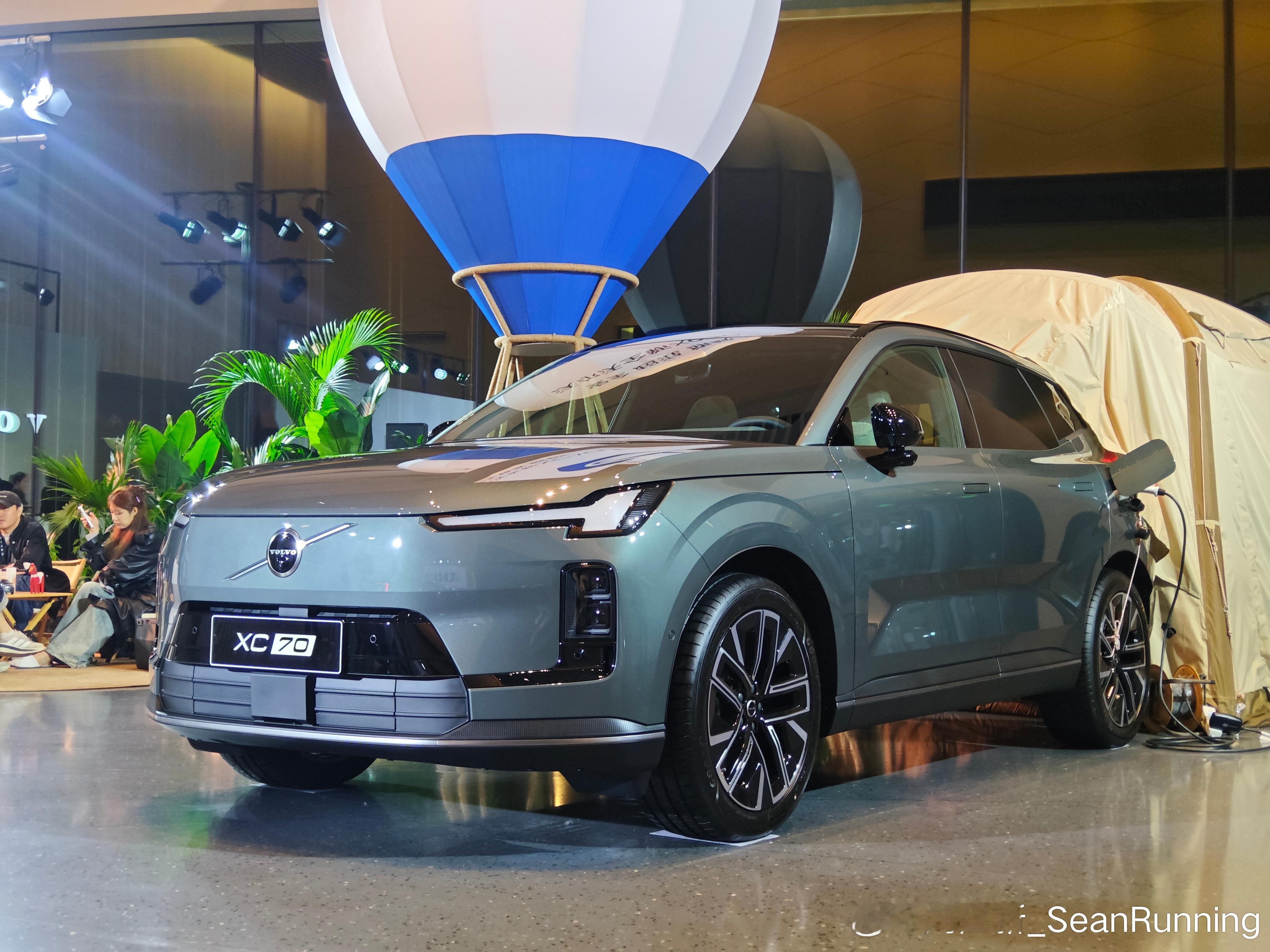 4月15日，沃尔沃EX90和ES90这对纯电旗舰双子星同步开启预售，直接把沃尔沃