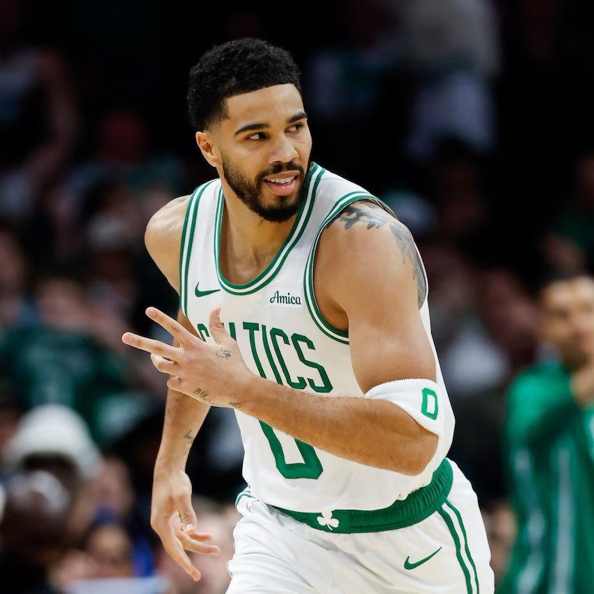 双探花组合今日数据，布朗43分7助攻、塔图姆25+18+11，凯尔特人大胜热火。