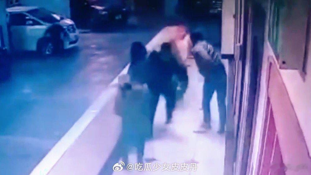 坦桑尼亚被绑架中国人被勒索1.4亿元 光天化日在写字楼被7人团伙伏击掳走，被非法