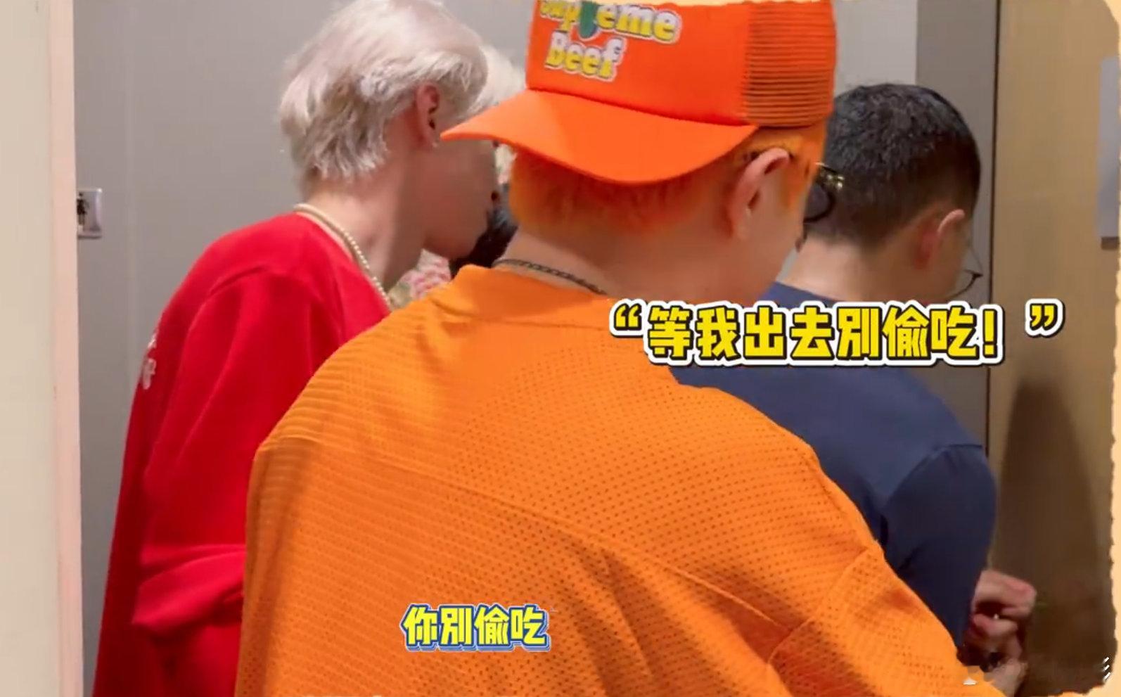 鹭卓把自己锁厕所了救命！鹭卓这倒霉 buff 又触发了，这回直接把自己锁韩国厕所