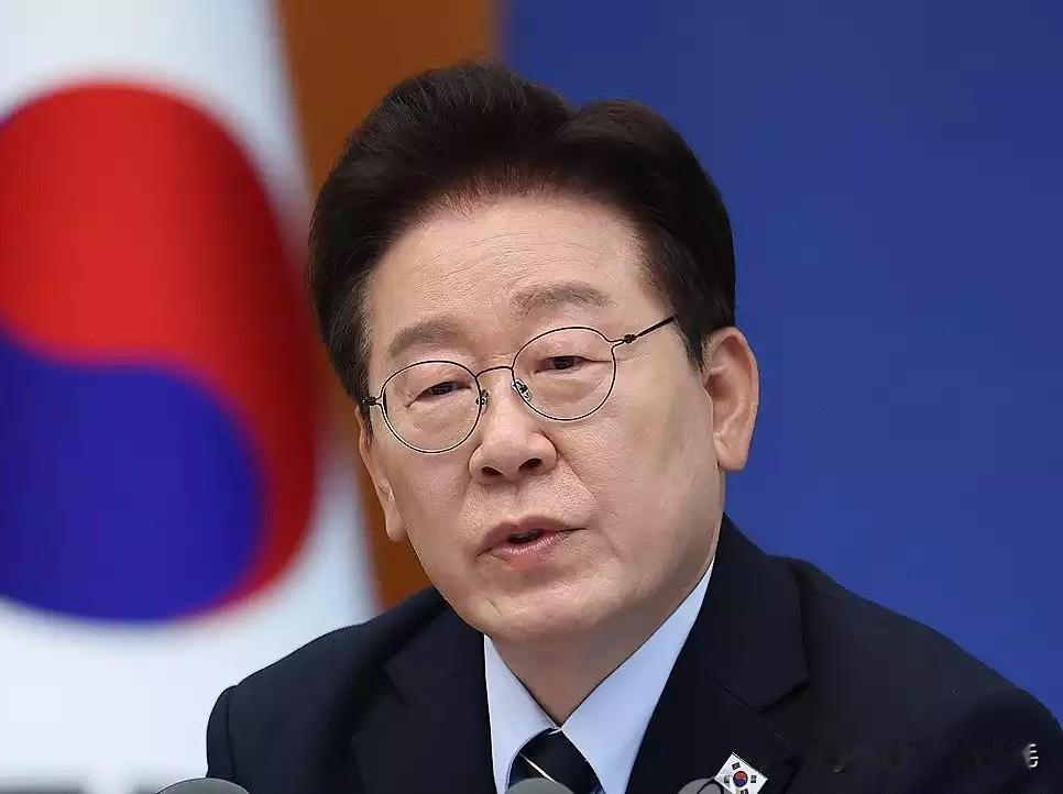 5月20日，韩国总统李在明就以色列军方扣押搭载韩国公民的加沙人道救援船队一事，提