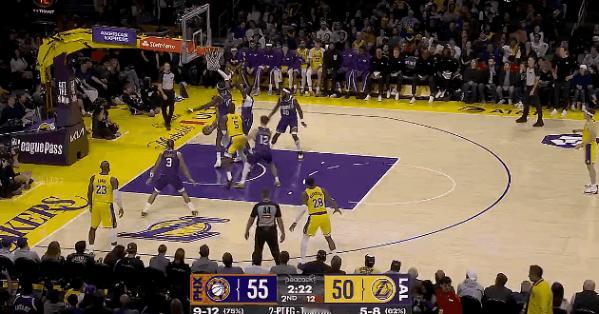 一节六失误！东契奇这是咋了?
在今天NBA常规赛湖人对阵太阳的第二节比赛中，东契