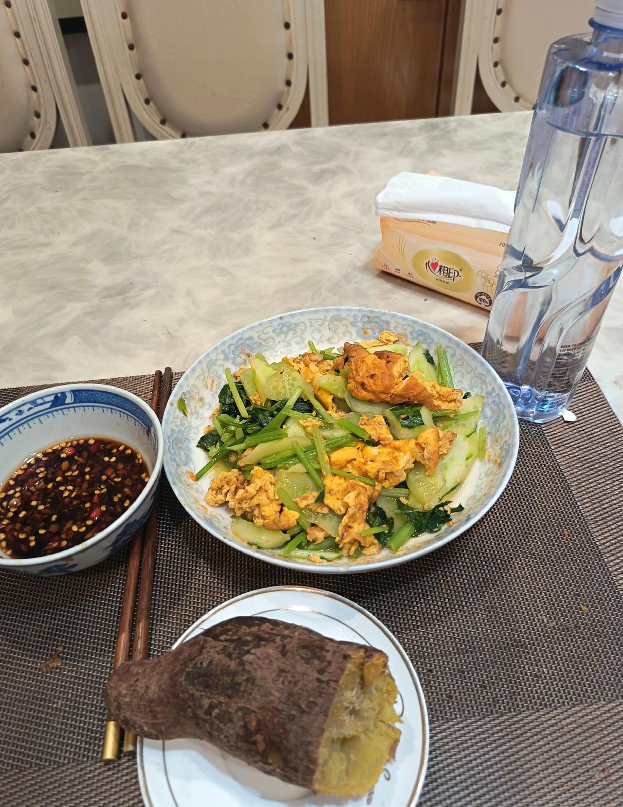 6月26号凌晨4点，有一场重要的比赛，厄瓜多尔对德国。

比赛按常理来讲，基本上
