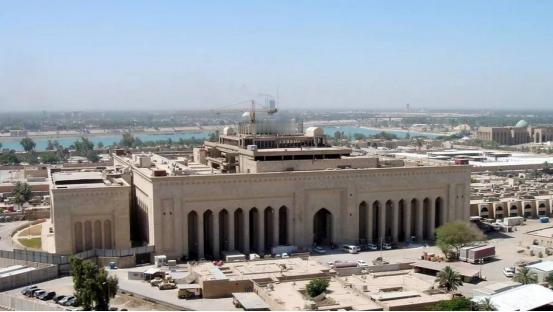 当地时间3月17号凌晨，伊拉克首都巴格达最核心、安保最严的绿区里，突然传来一阵动