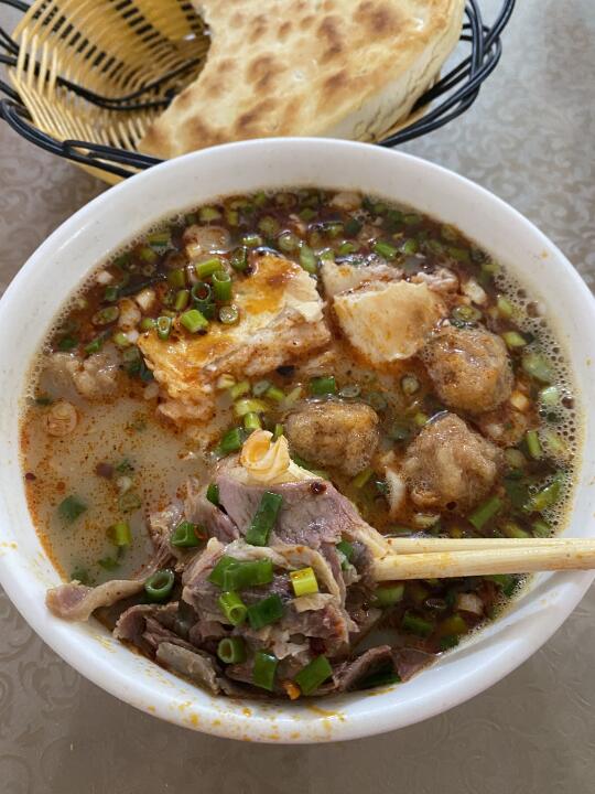来洛阳白马寺了，可以尝尝附近这家羊肉汤！