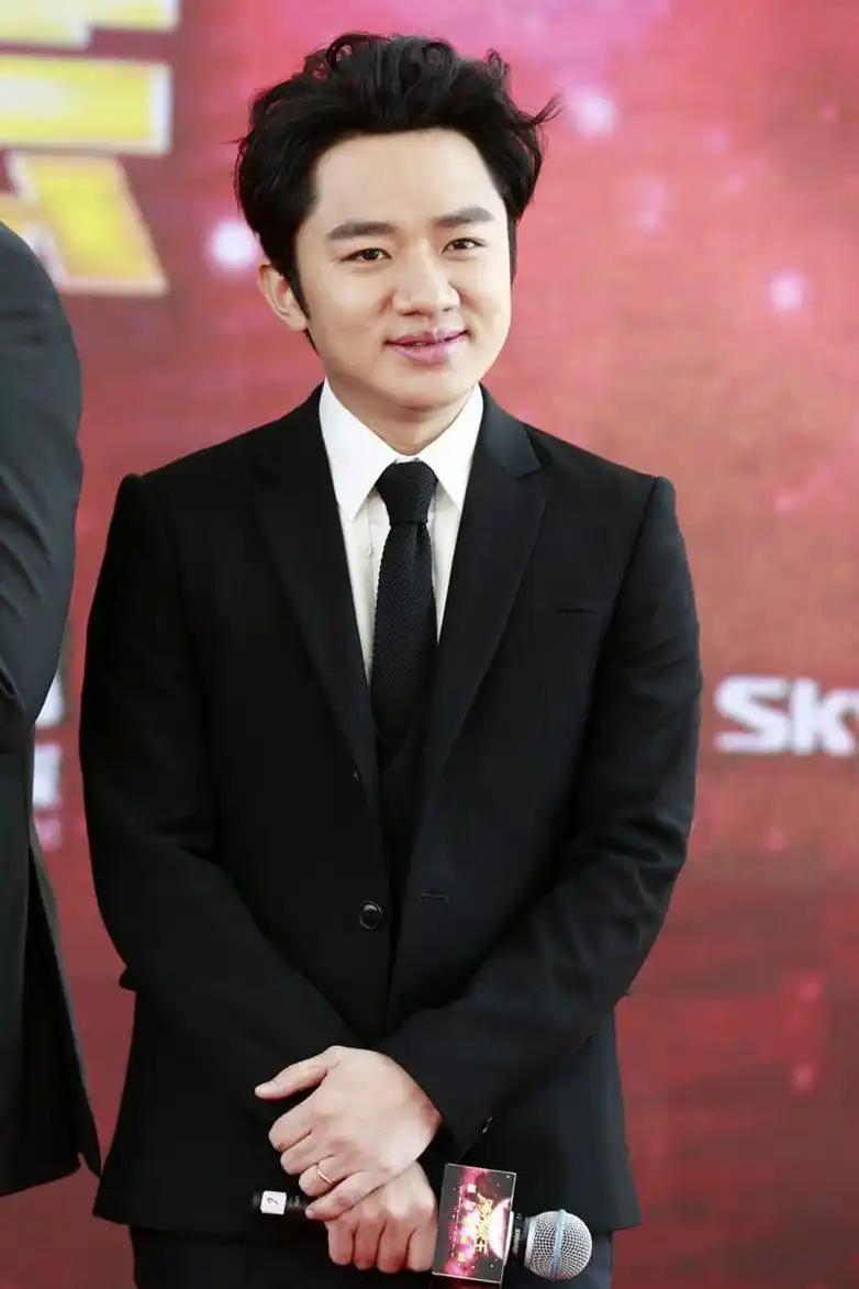 王祖蓝当教授啦！推广大使形成对比，如今带学生吃食堂开课

福州这所大学太会挑！1