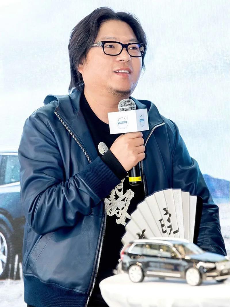 高晓松以前说：“我不怕穷真的，我怕的是一个没人说真话的时代，没人说真话就是最腌臜