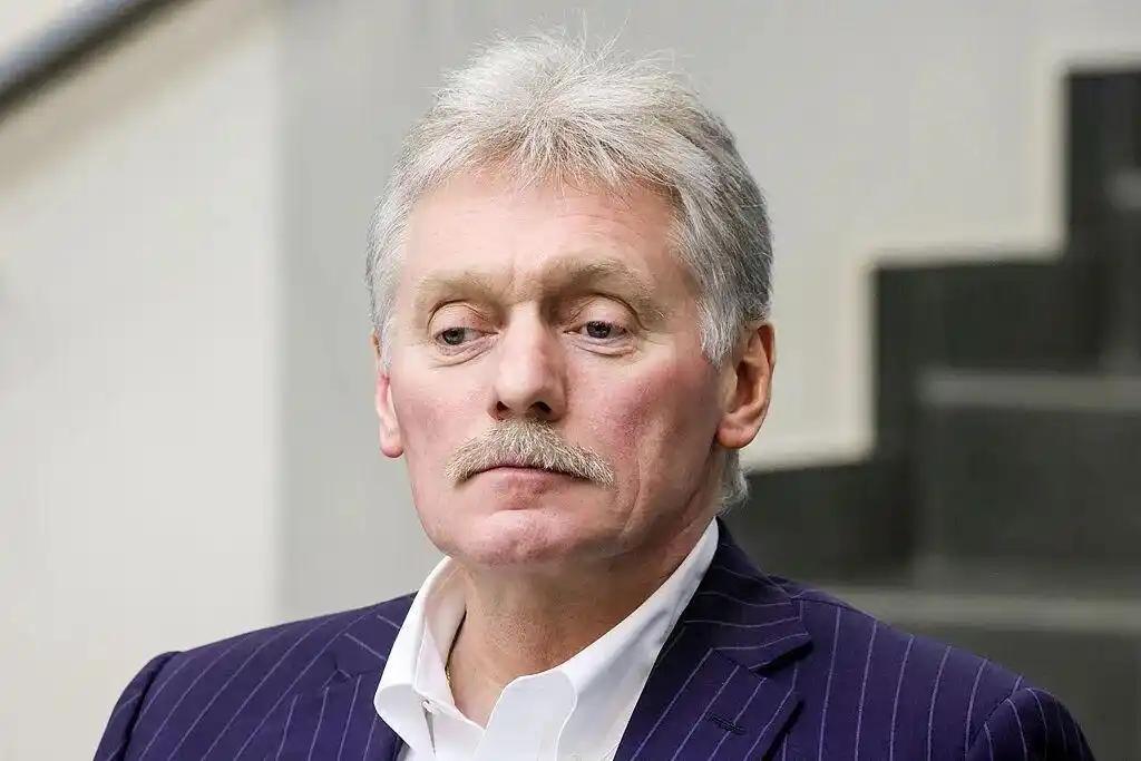 还想联俄制华？特朗普越赌越大，俄机悄悄抵美，佩斯科夫说出真相！
3月26日，一架