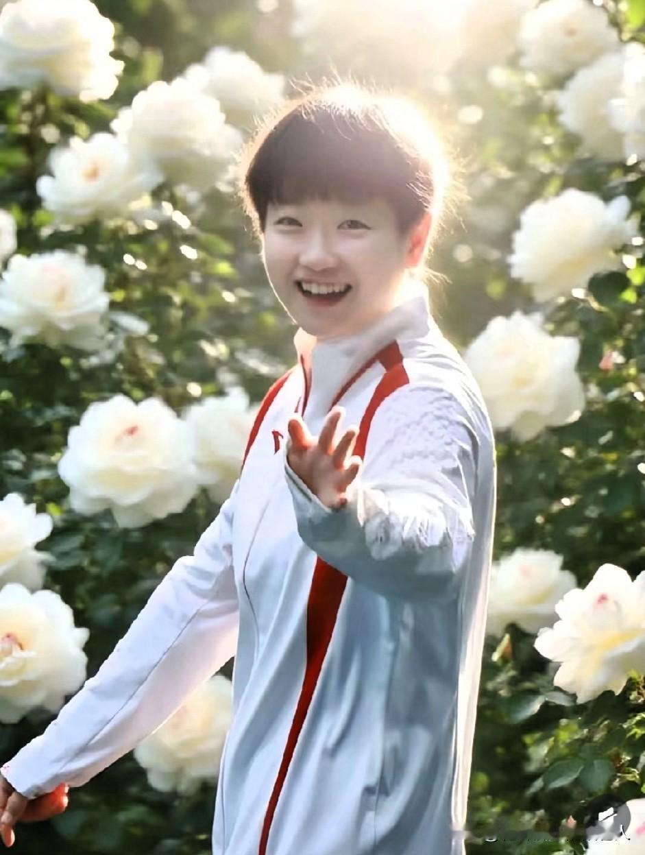姐妹花同上清华攻读研究生了！太棒了！

孙颖莎是乒乓球国手一枚，随着她和樊振东搭